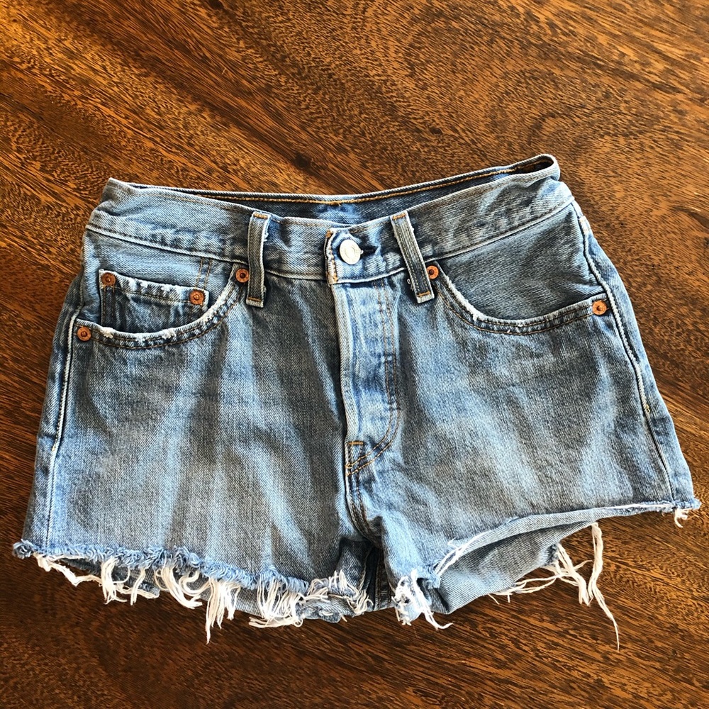 501 Levi’s denim shorts